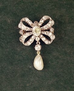Spilla di diamanti con perla sospesa, c.1760 diamante e perla